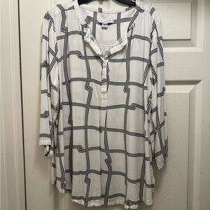 Used Liz Claiborne white 3/4 with black lines blouse